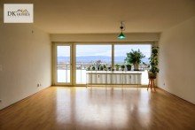 Wohnzimmer Stadtwohnung mit zwei Riesenbalkonen im Herzen Viernheims