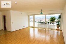Wohnzimmer Stadtwohnung mit zwei Riesenbalkonen im Herzen Viernheims