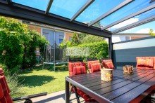 Terrasse Stilvolles Zuhause mit Herz und Gartenfreude