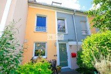 Front Ansicht Stilvolles Zuhause mit Herz und Gartenfreude