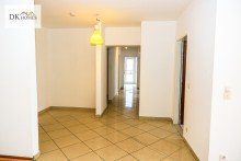 Flur Stadtwohnung mit zwei Riesenbalkonen im Herzen Viernheims