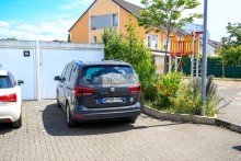 Garage Stilvolles Zuhause mit Herz und Gartenfreude
