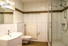 Badezimmer Stadtwohnung mit zwei Riesenbalkonen im Herzen Viernheims